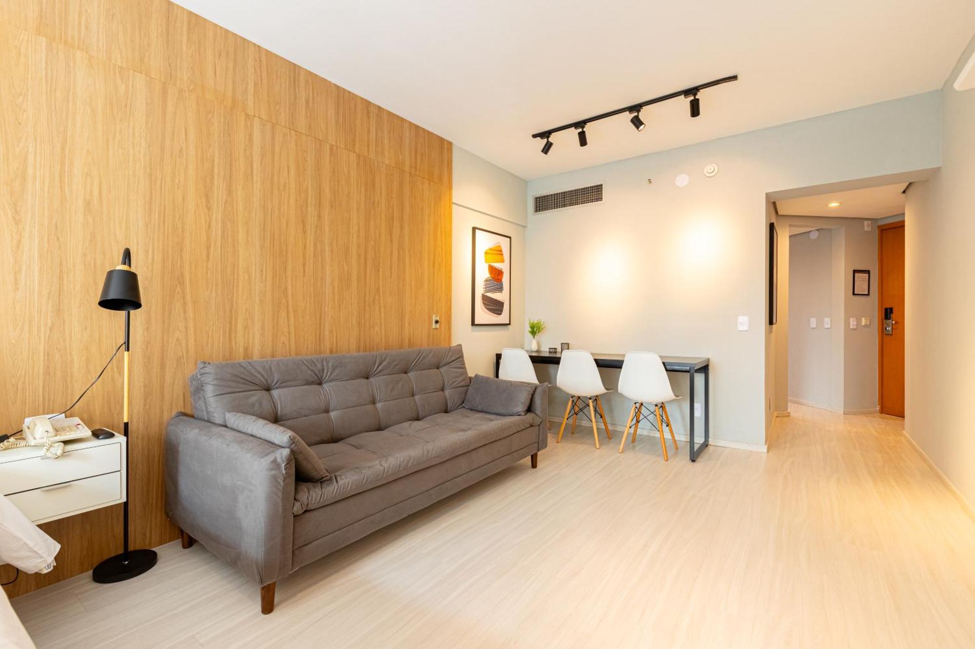 Sol - Flats Av Cauaxi By Anora Spaces バルエリ 部屋 写真